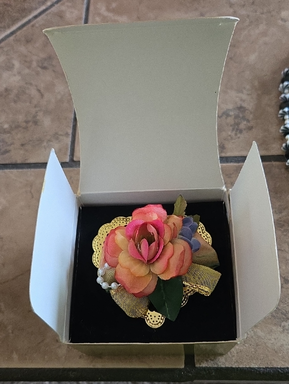 Avon Pink and Peach Fabric Rose Brooch with Gold Ribbon🧡⭐️✨️